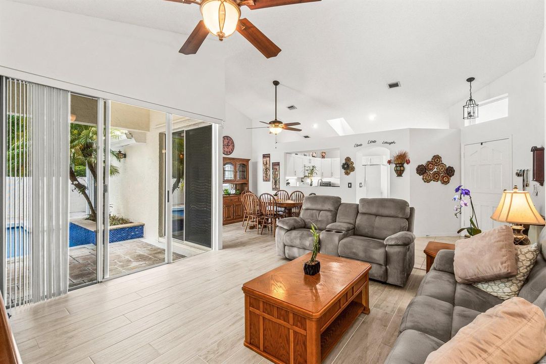009-25WyndhamLane-PalmBeachGardens-FL-33