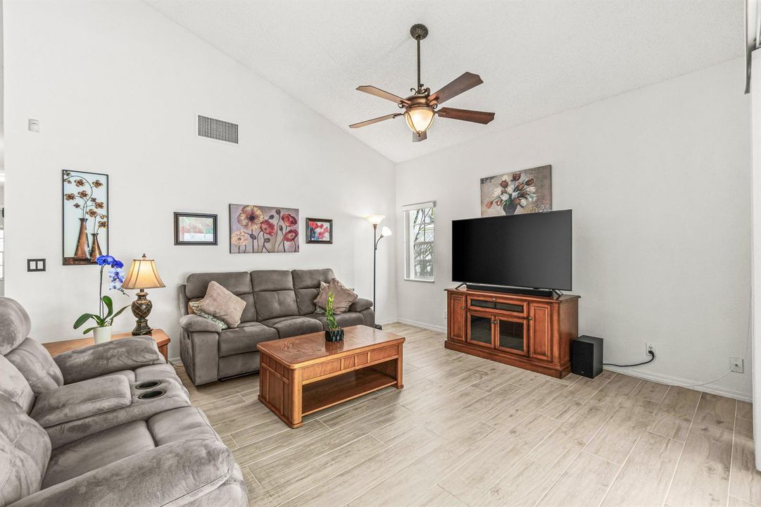 008-25WyndhamLane-PalmBeachGardens-FL-33