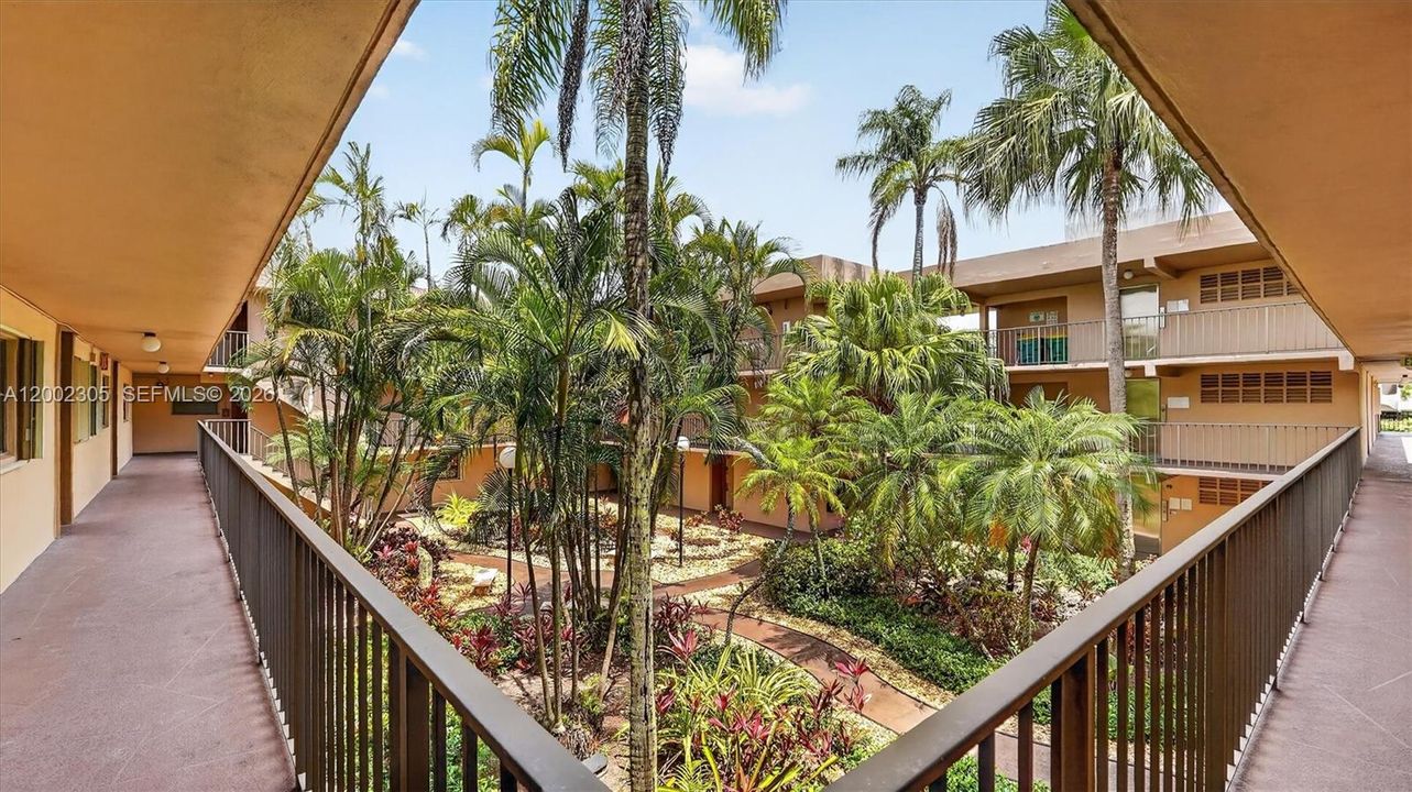 For Sale: $255,000 (2 beds, 2 baths, 936 Square Feet)
