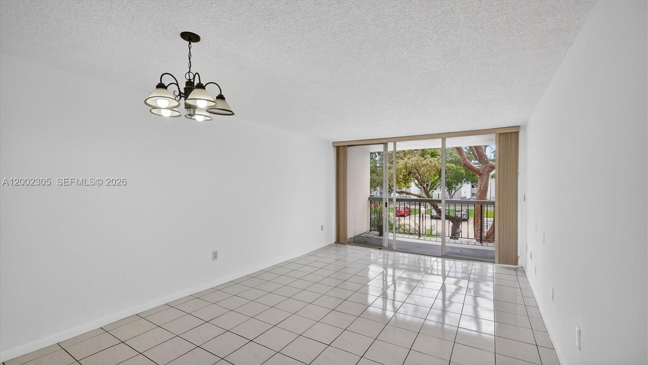 For Sale: $255,000 (2 beds, 2 baths, 936 Square Feet)