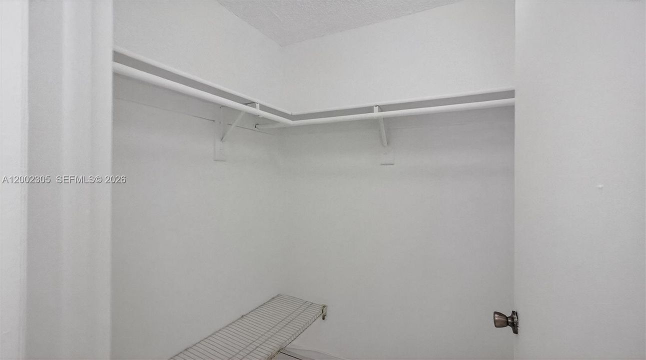 For Sale: $255,000 (2 beds, 2 baths, 936 Square Feet)