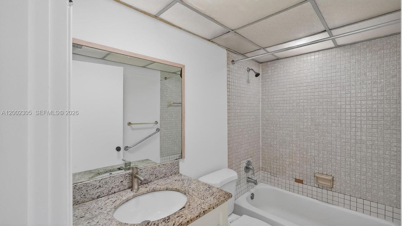 For Sale: $255,000 (2 beds, 2 baths, 936 Square Feet)