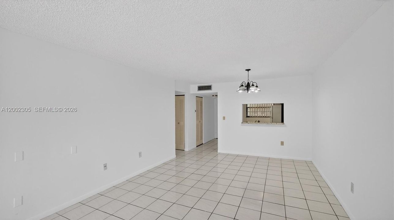 For Sale: $255,000 (2 beds, 2 baths, 936 Square Feet)