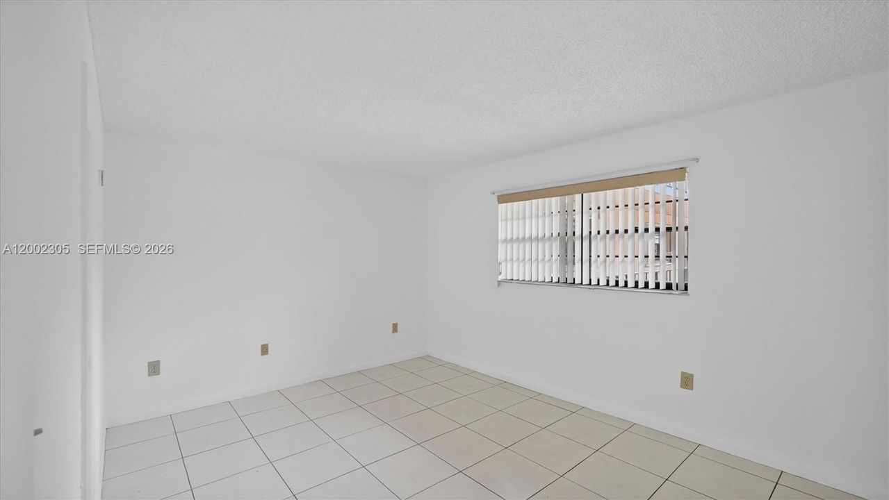 For Sale: $255,000 (2 beds, 2 baths, 936 Square Feet)