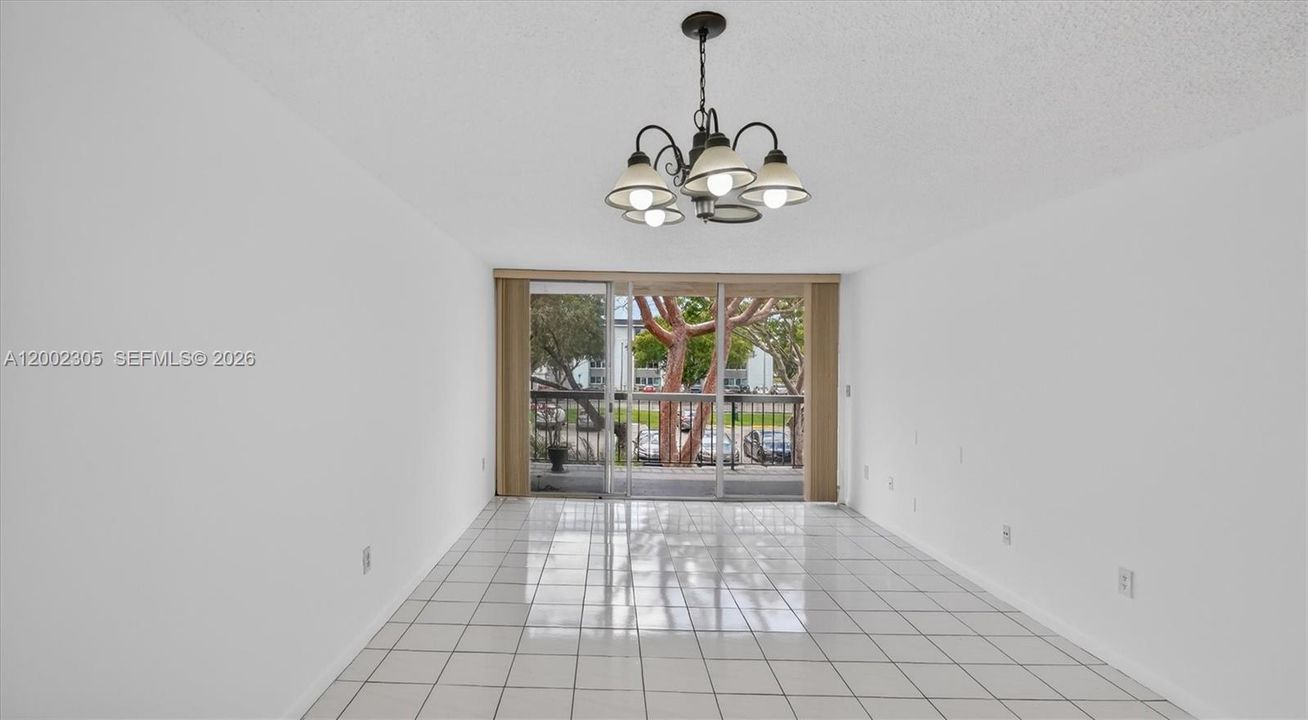 For Sale: $255,000 (2 beds, 2 baths, 936 Square Feet)