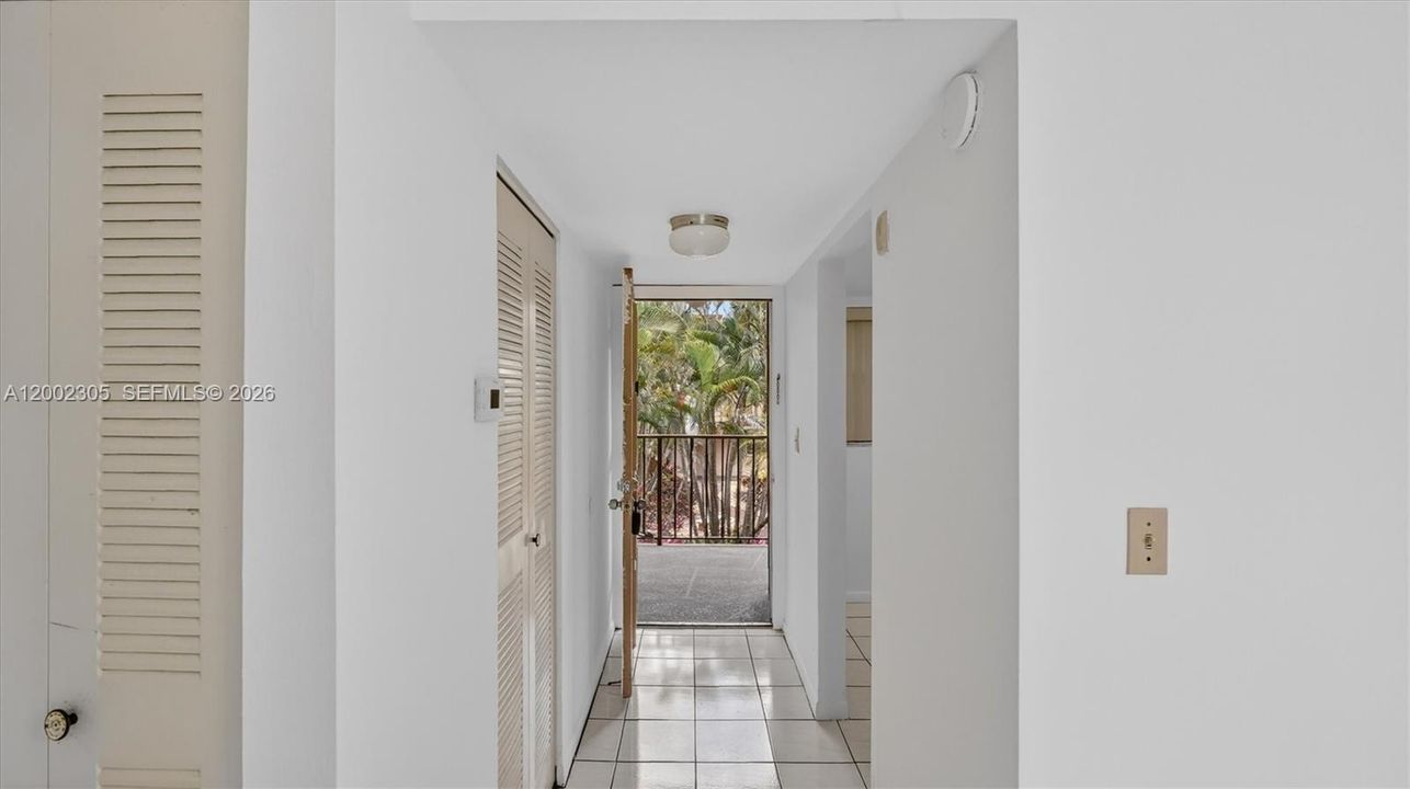 For Sale: $255,000 (2 beds, 2 baths, 936 Square Feet)