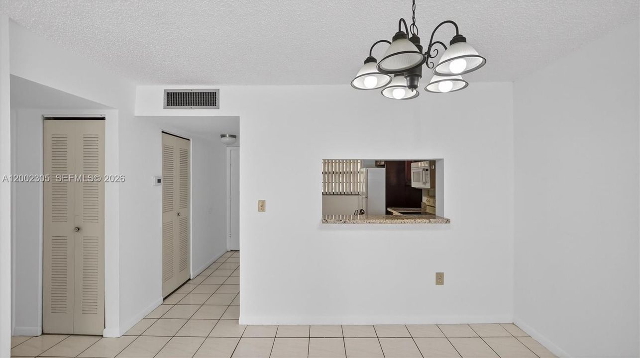 For Sale: $255,000 (2 beds, 2 baths, 936 Square Feet)
