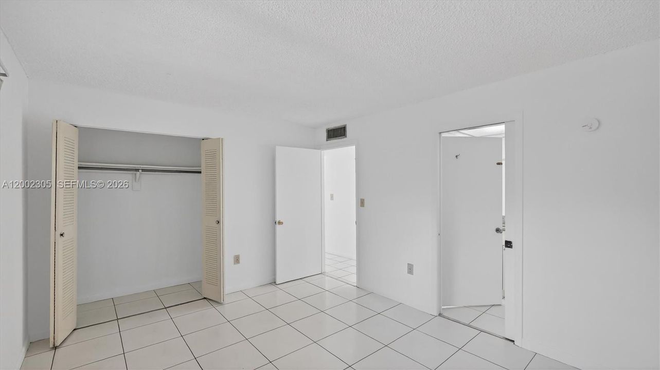 For Sale: $255,000 (2 beds, 2 baths, 936 Square Feet)
