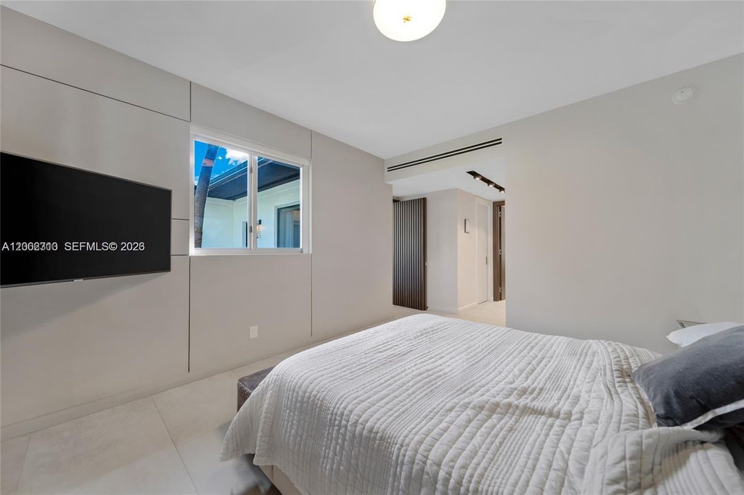 Active With Contract: $10,000 (3 beds, 2 baths, 1958 Square Feet)