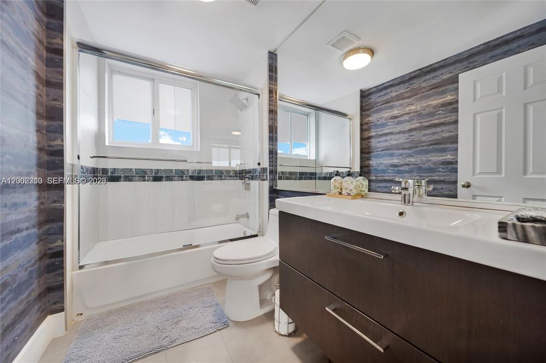 Active With Contract: $10,000 (3 beds, 2 baths, 1958 Square Feet)