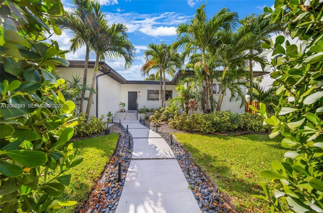 Active With Contract: $10,000 (3 beds, 2 baths, 1958 Square Feet)