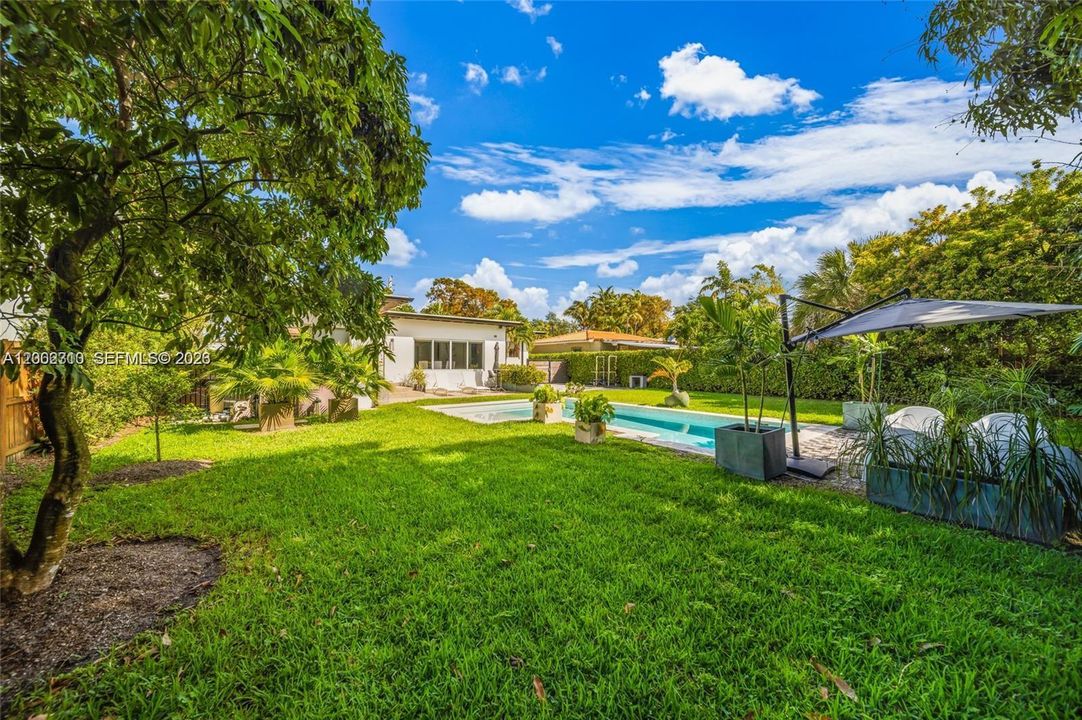 Active With Contract: $10,000 (3 beds, 2 baths, 1958 Square Feet)