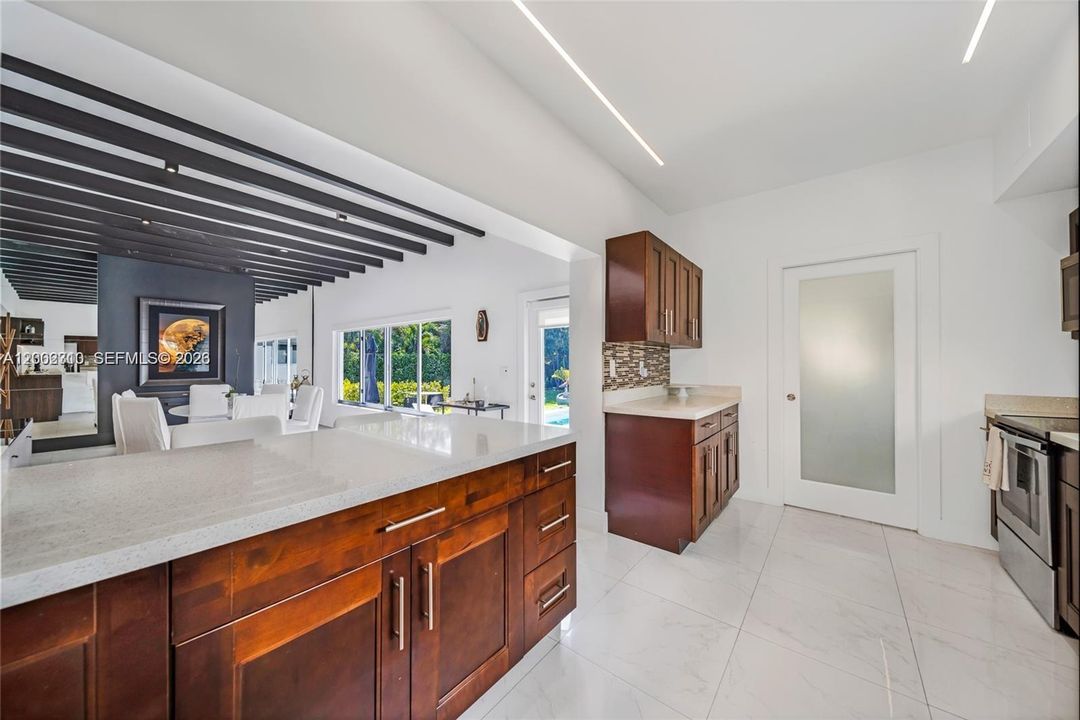 Active With Contract: $10,000 (3 beds, 2 baths, 1958 Square Feet)