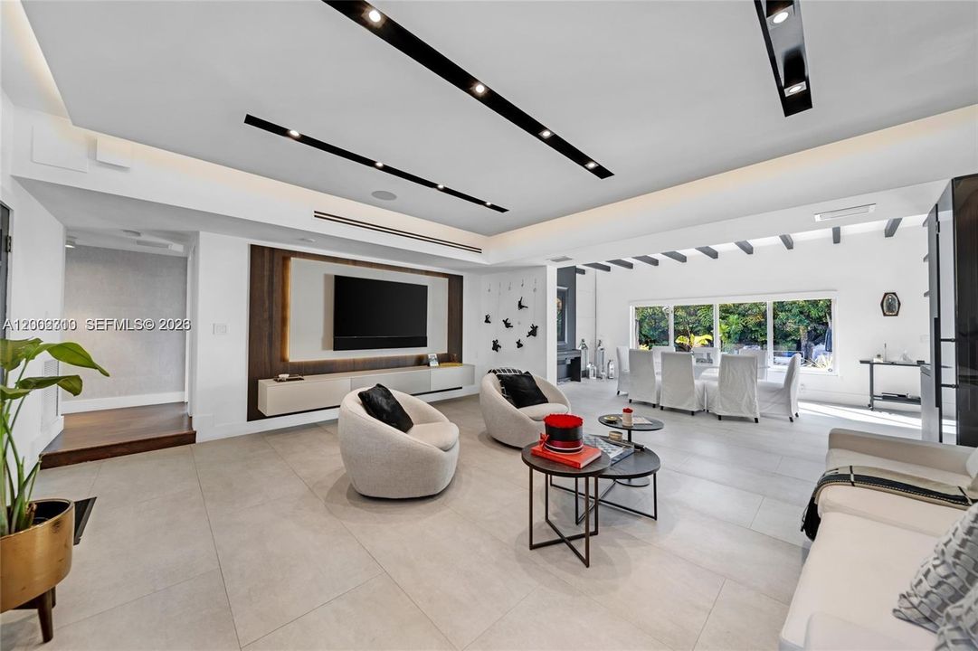 Active With Contract: $10,000 (3 beds, 2 baths, 1958 Square Feet)