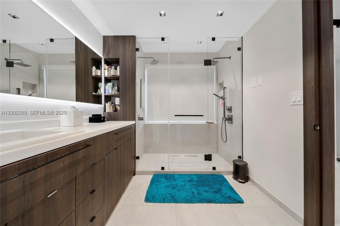 Active With Contract: $10,000 (3 beds, 2 baths, 1958 Square Feet)