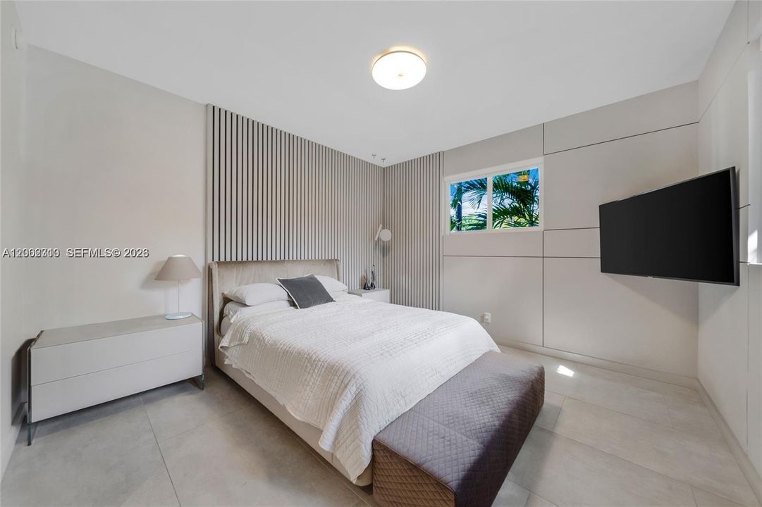 Active With Contract: $10,000 (3 beds, 2 baths, 1958 Square Feet)