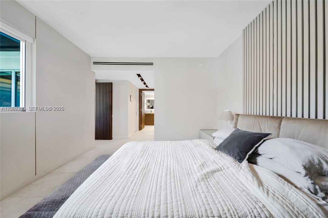 Active With Contract: $10,000 (3 beds, 2 baths, 1958 Square Feet)