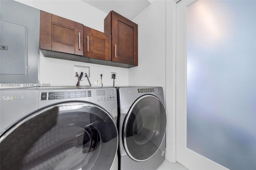 Active With Contract: $10,000 (3 beds, 2 baths, 1958 Square Feet)