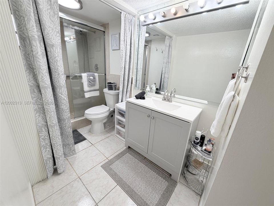 For Sale: $90,000 (1 beds, 1 baths, 721 Square Feet)