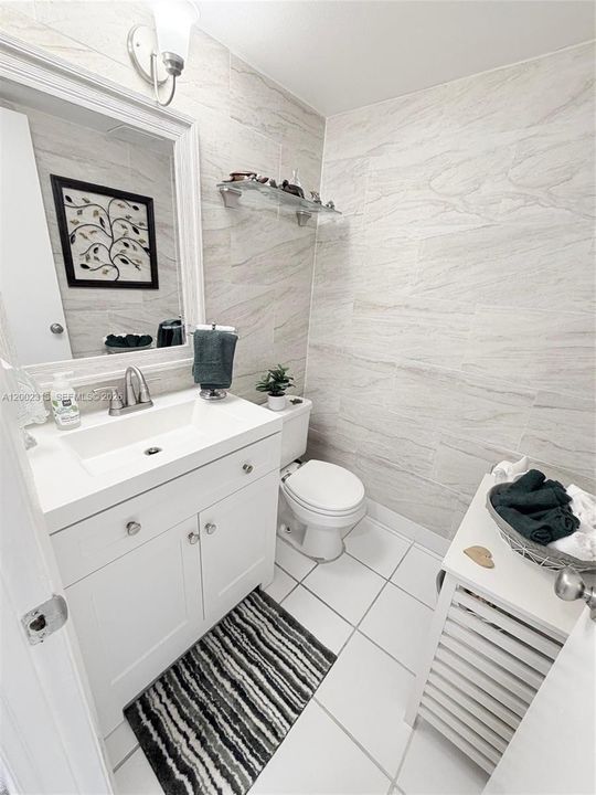 For Sale: $90,000 (1 beds, 1 baths, 721 Square Feet)