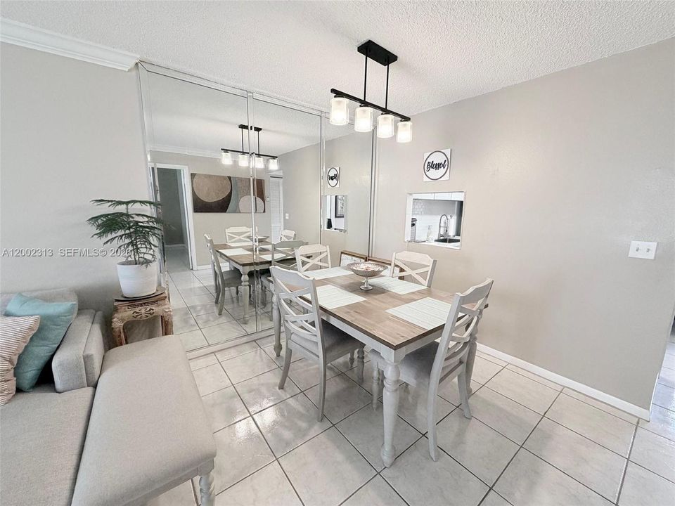 For Sale: $90,000 (1 beds, 1 baths, 721 Square Feet)