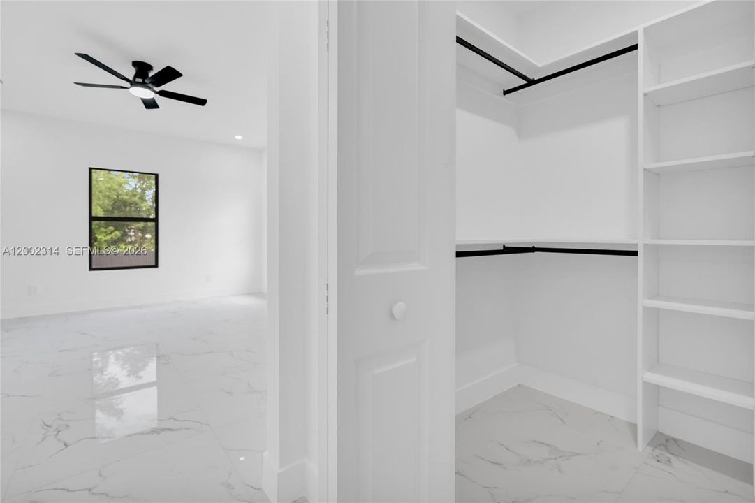 На продажу: $389,000 (3 спален, 2 ванн, 2063 Квадратных фут)