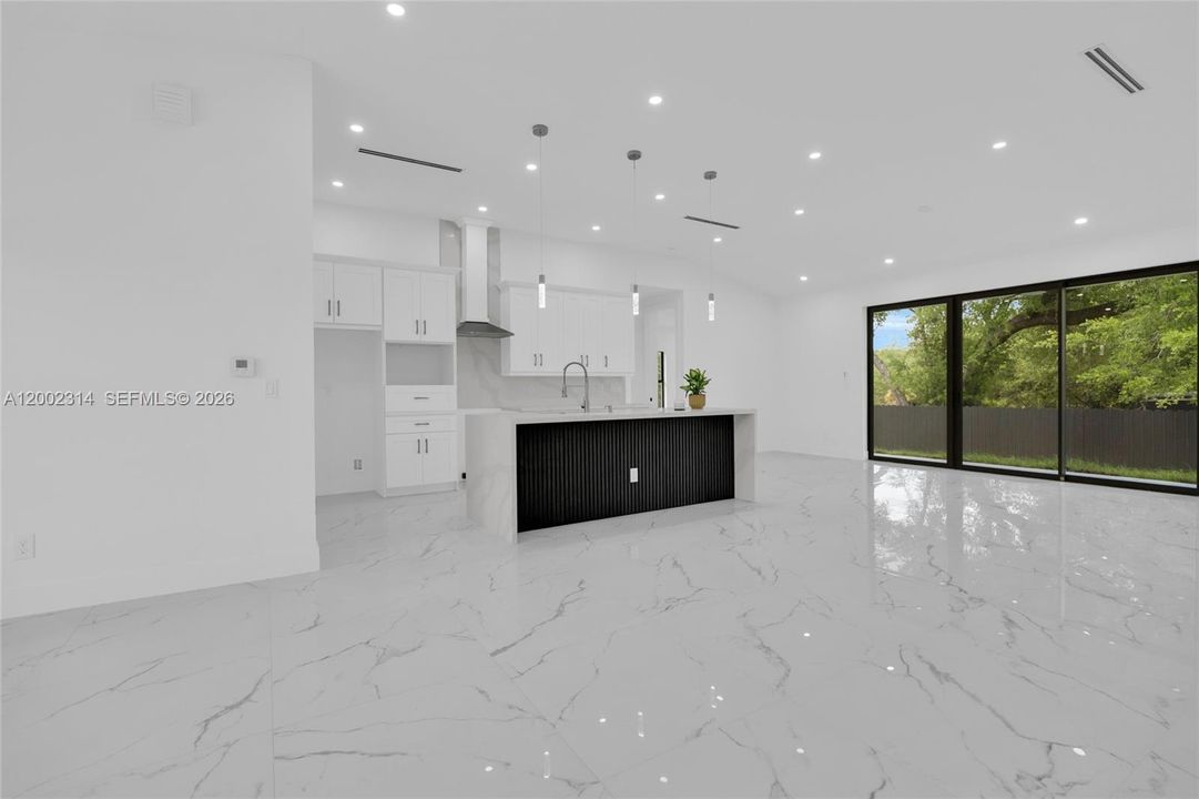 На продажу: $389,000 (3 спален, 2 ванн, 2063 Квадратных фут)
