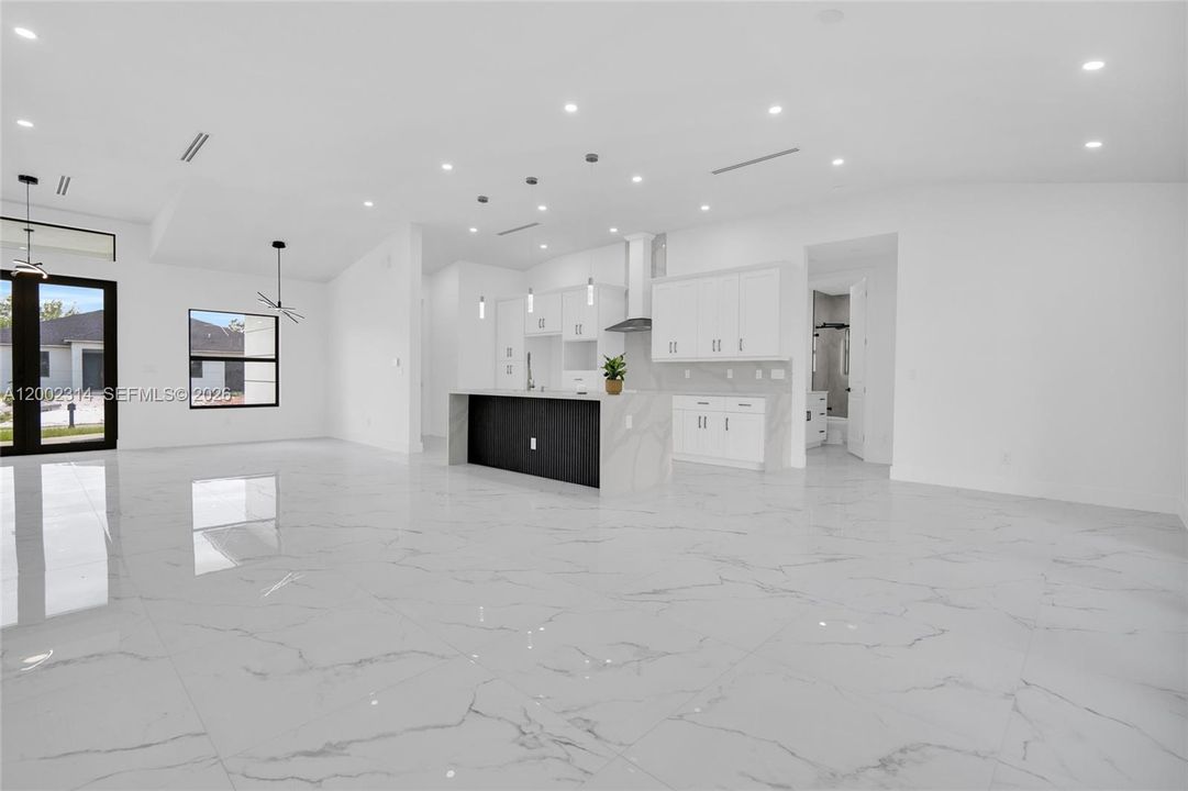 На продажу: $389,000 (3 спален, 2 ванн, 2063 Квадратных фут)