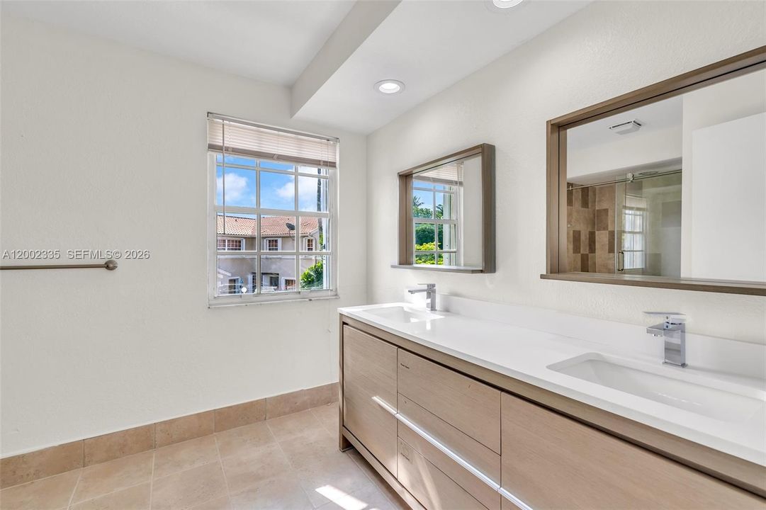 For Rent: $3,250 (3 beds, 2 baths, 1666 Square Feet)