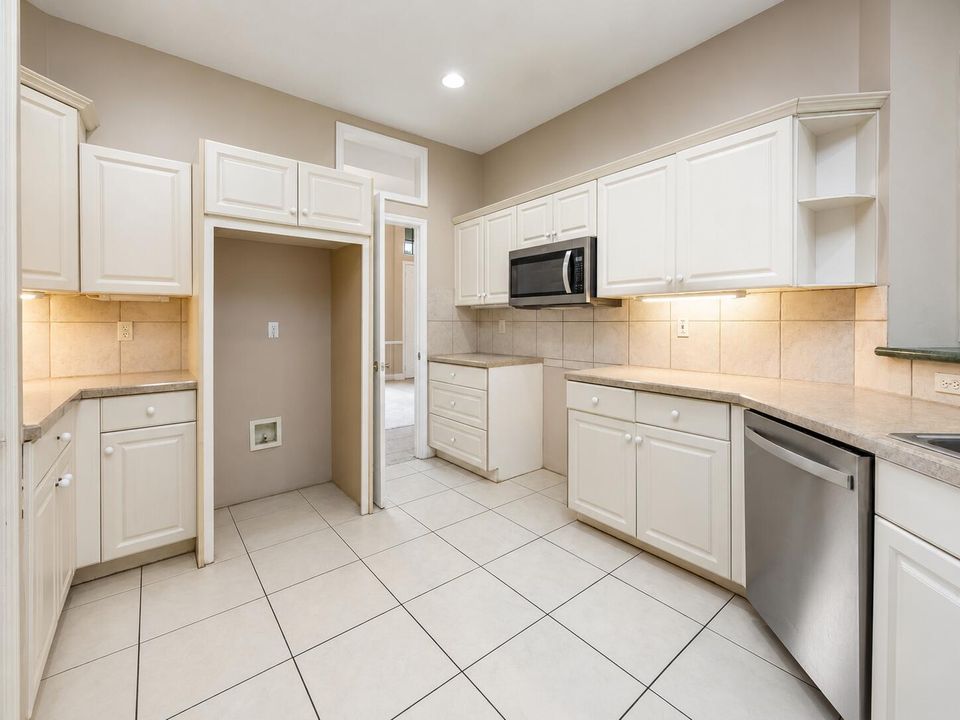 77 Eastwood Dr (8)