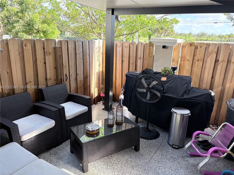 Active With Contract: $2,700 (3 beds, 2 baths, 1433 Square Feet)