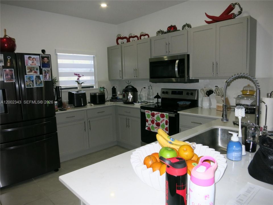 Active With Contract: $2,700 (3 beds, 2 baths, 1433 Square Feet)