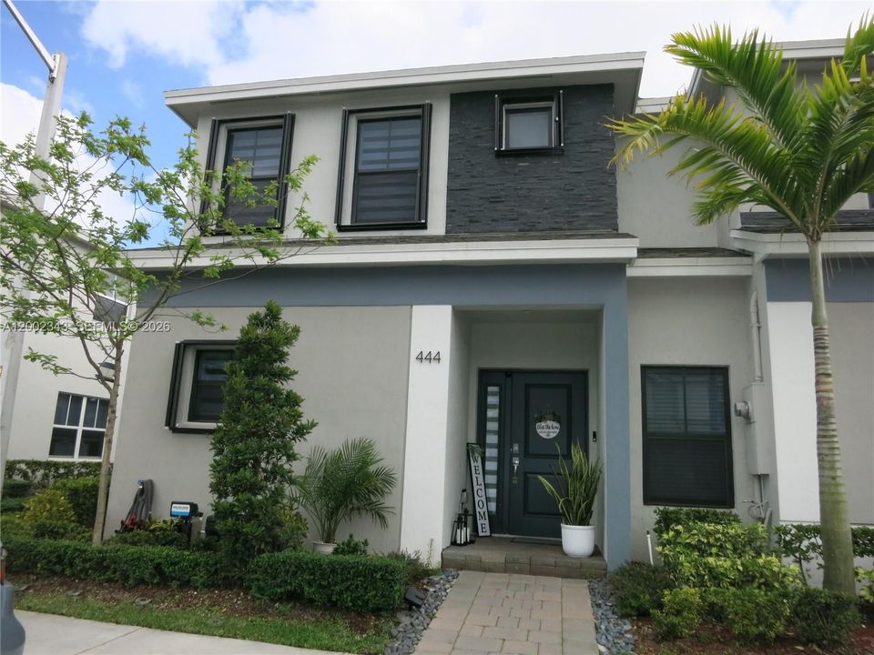 Active With Contract: $2,700 (3 beds, 2 baths, 1433 Square Feet)