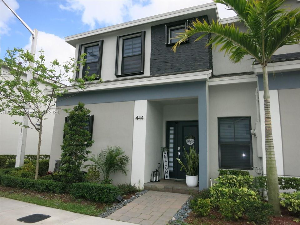 Active With Contract: $2,700 (3 beds, 2 baths, 1433 Square Feet)