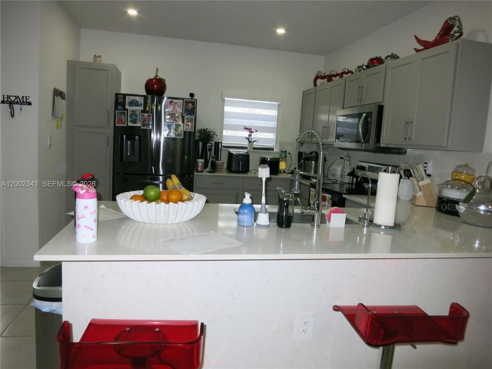 Active With Contract: $2,700 (3 beds, 2 baths, 1433 Square Feet)