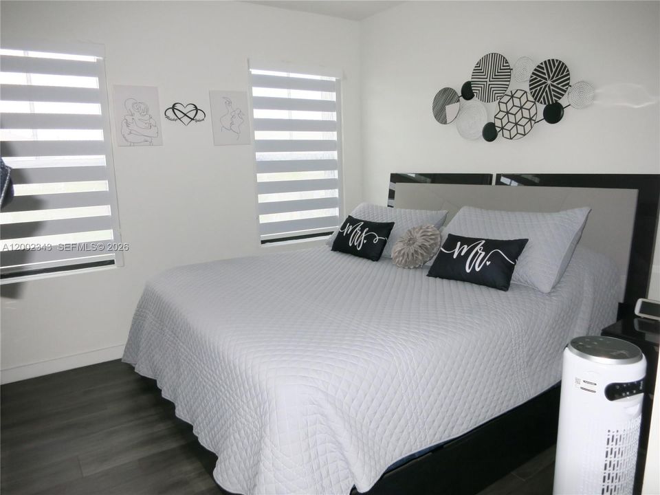 Active With Contract: $2,700 (3 beds, 2 baths, 1433 Square Feet)