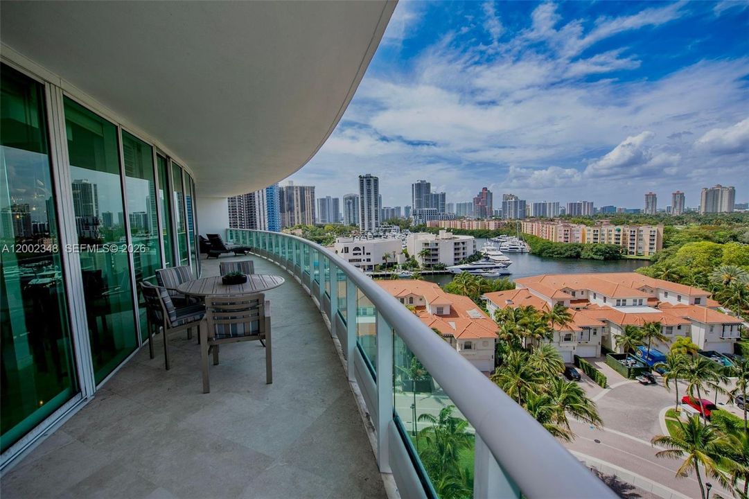 For Rent: $12,500 (2 beds, 3 baths, 2400 Square Feet)