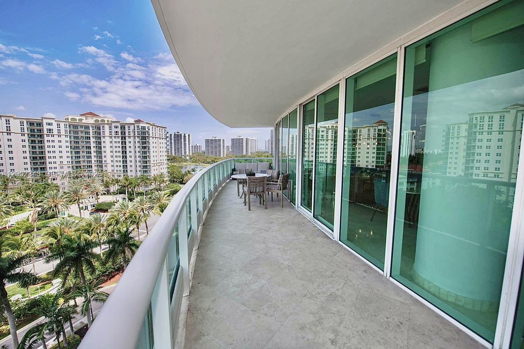For Rent: $12,500 (2 beds, 3 baths, 2400 Square Feet)