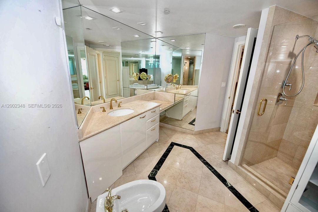 For Rent: $12,500 (2 beds, 3 baths, 2400 Square Feet)