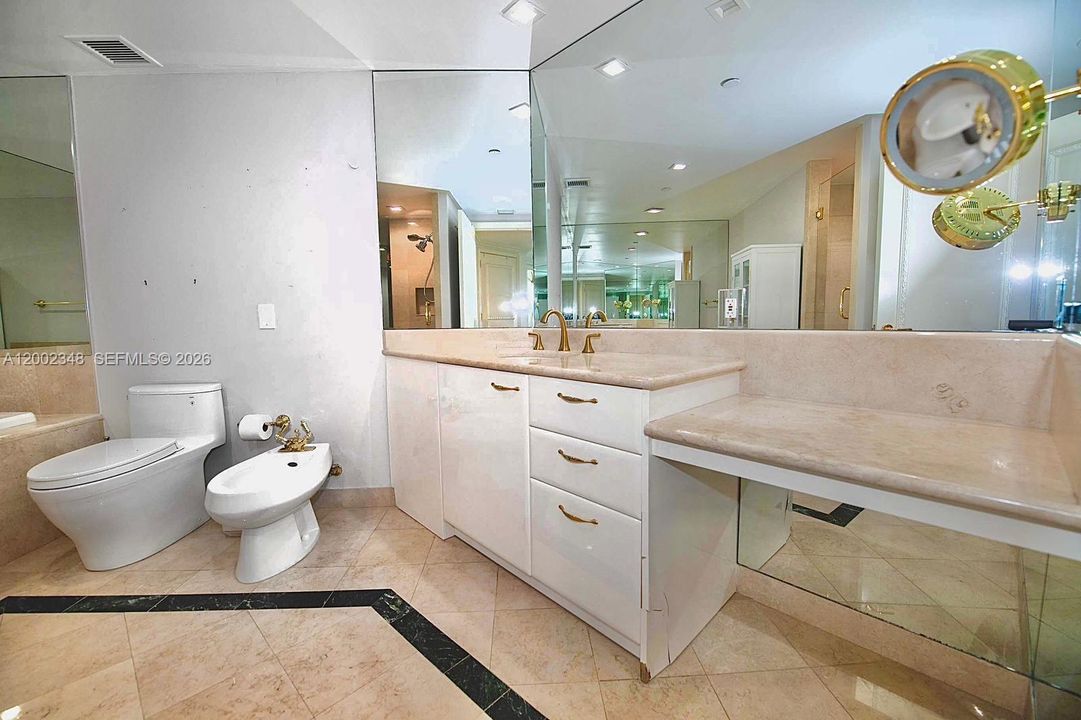 For Rent: $12,500 (2 beds, 3 baths, 2400 Square Feet)