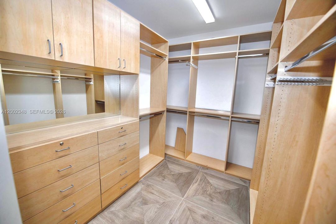 For Rent: $12,500 (2 beds, 3 baths, 2400 Square Feet)