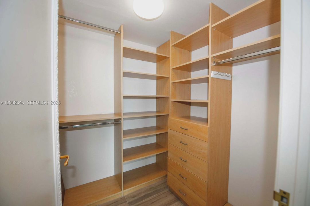 For Rent: $12,500 (2 beds, 3 baths, 2400 Square Feet)
