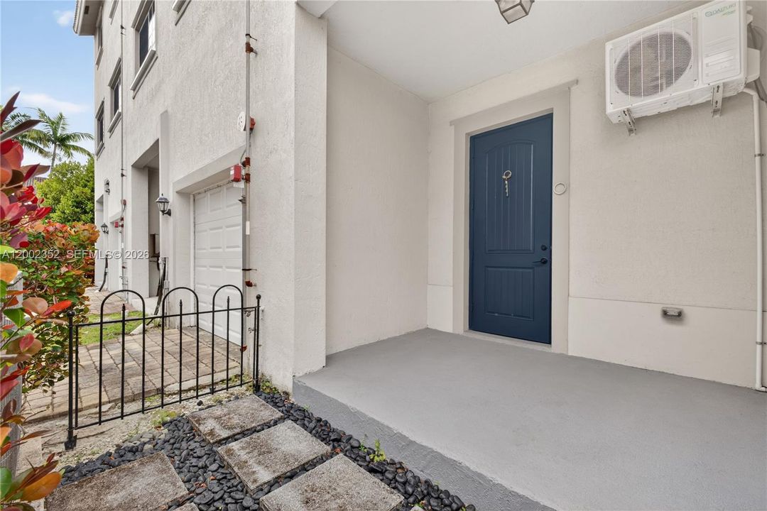 For Sale: $490,000 (5 beds, 3 baths, 2415 Square Feet)