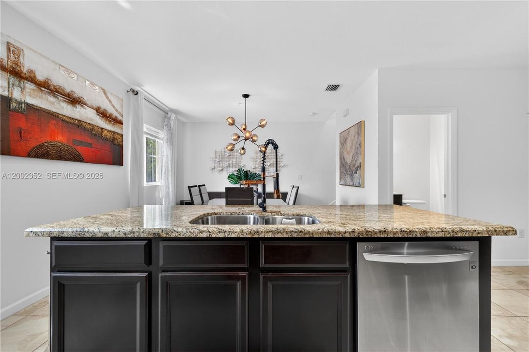 For Sale: $490,000 (5 beds, 3 baths, 2415 Square Feet)