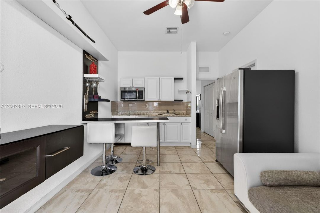 For Sale: $490,000 (5 beds, 3 baths, 2415 Square Feet)