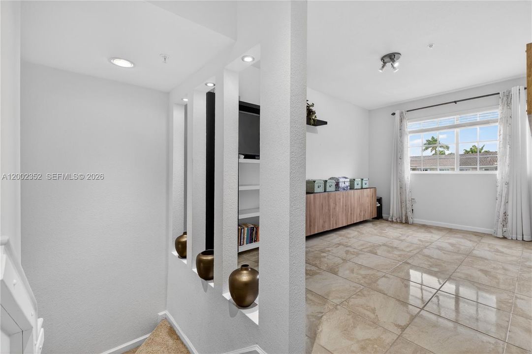 For Sale: $490,000 (5 beds, 3 baths, 2415 Square Feet)