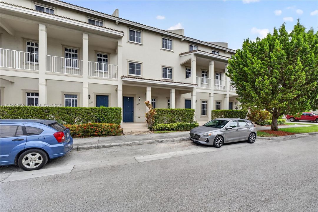 For Sale: $490,000 (5 beds, 3 baths, 2415 Square Feet)