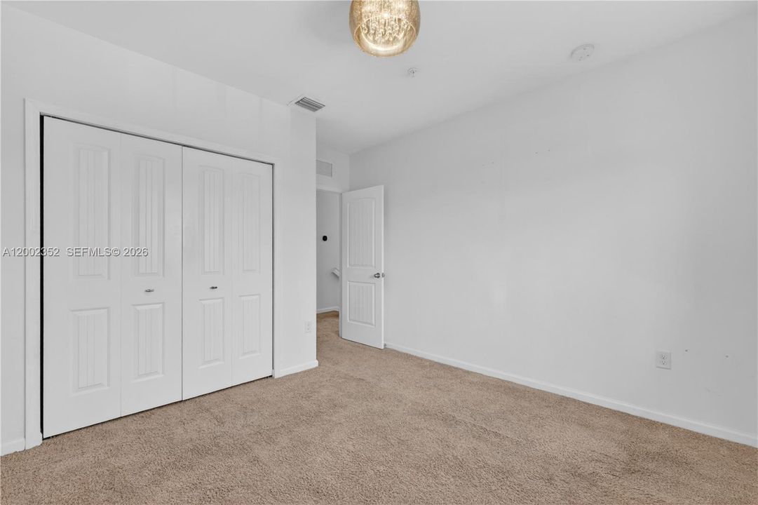 For Sale: $490,000 (5 beds, 3 baths, 2415 Square Feet)
