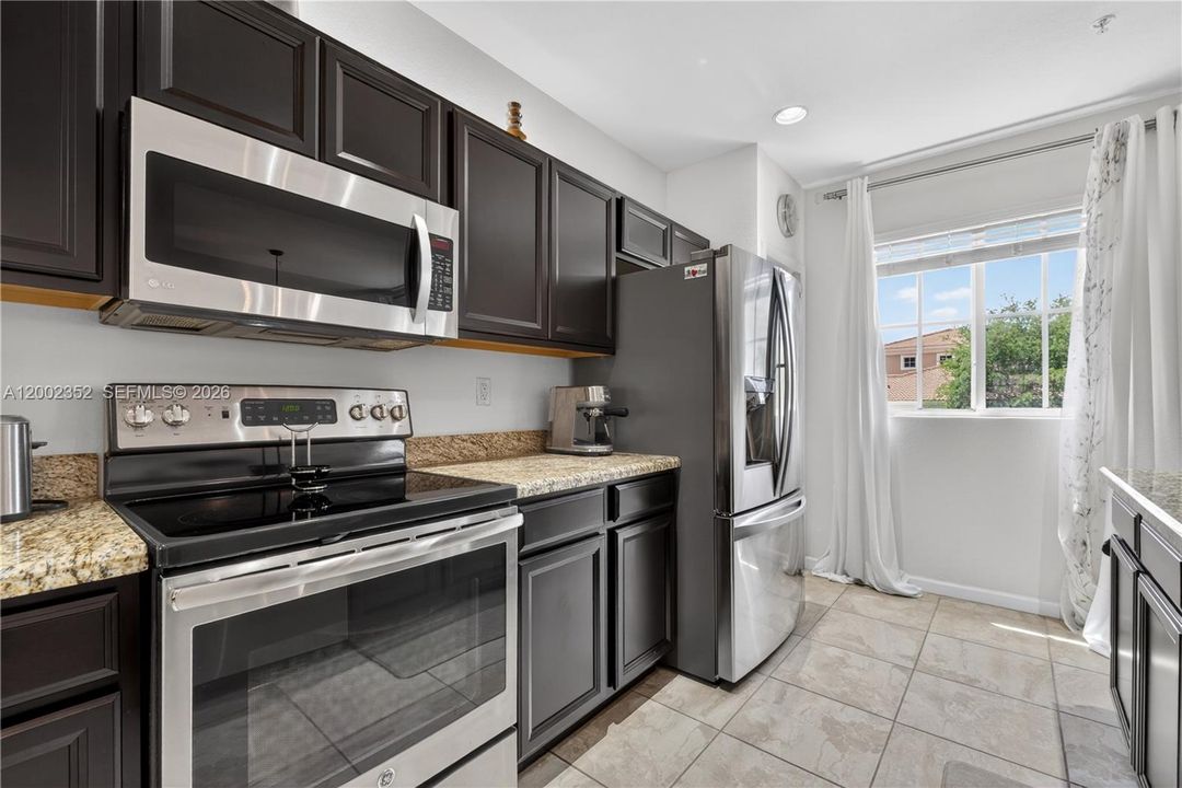 For Sale: $490,000 (5 beds, 3 baths, 2415 Square Feet)