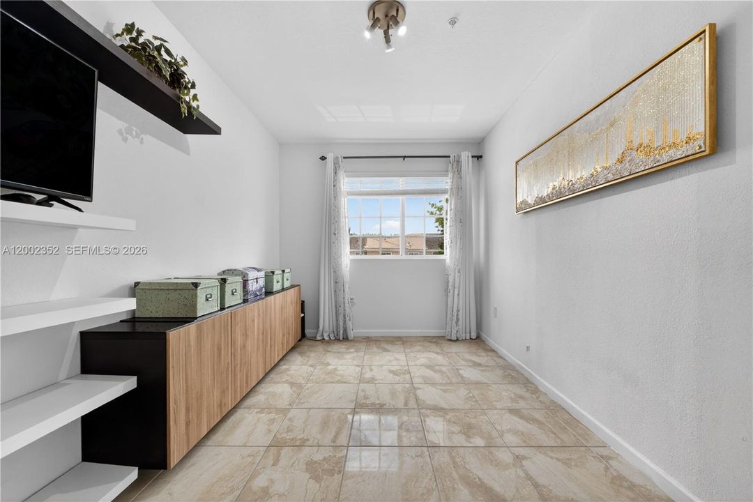 For Sale: $490,000 (5 beds, 3 baths, 2415 Square Feet)